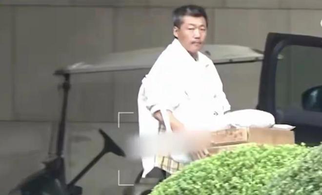 半岛·体育中国官方网47岁倪虹洁晒上海豪宅家中装修奢华精美客堂天窗让人亮眼！(图2)