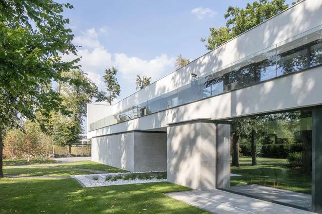 半岛·体育中国官方网LONG HOUSE：狭长地块上确当代美学之居(图5)