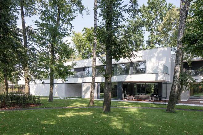 半岛·体育中国官方网LONG HOUSE：狭长地块上确当代美学之居(图2)